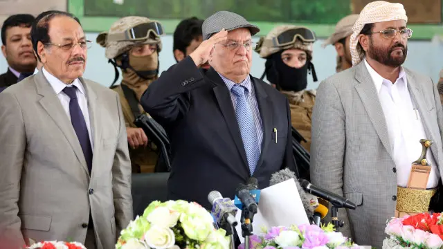 بعض المحللين يرون في الرئيس هادي الطرف الأضعف لما يواجهه من تحديات