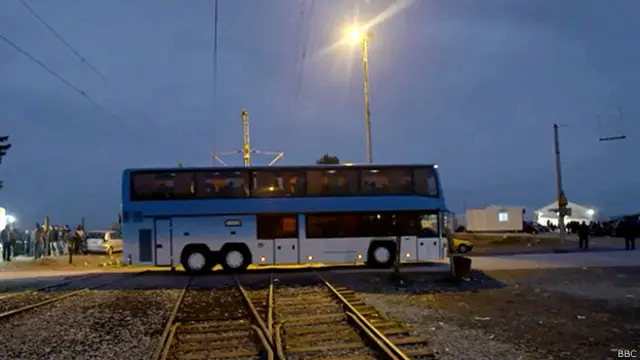 बस ट्रेन