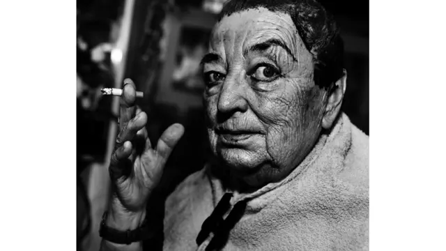 جینس جول کو پورٹریٹ سیریز میں بہترین فوٹوگرافر قرار دیا گیا، ان کا کام کا عنوان ’سکس ڈگری آف کوپن ہیگن‘ تھا جس میں ان خاتون کی سگریٹ پیتے ہوئے بھی تصویر شامل ہے۔ جول کی تصاویر عام لوگوں کی ہیں جس سے وہ کوپن ہیگن کی گلیوں میں سامنا ہوا۔ 