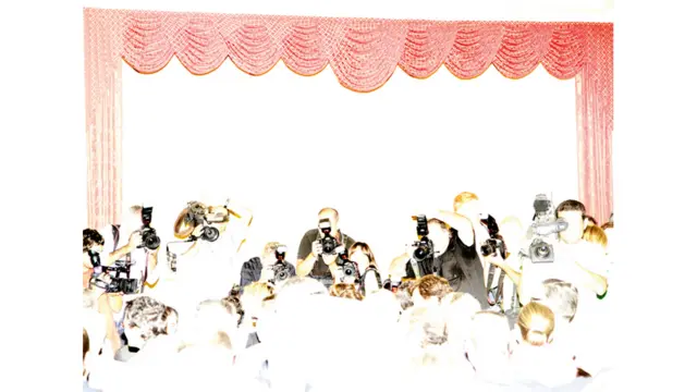 اوپن سیریز مقابلے میں سپین کے بارن گسرشیا نے اول انعام حاصل کیا جس میں انھوں نے سیاسی منظرنامے کی ایک متبادل شکل پیش کی۔ 