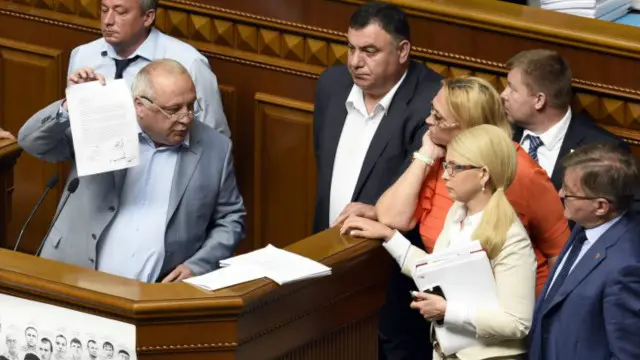 Суперечки лідерів фракцій БПП Ігоря Гриніва та "Батьківщини" - Юлії Тимошенко