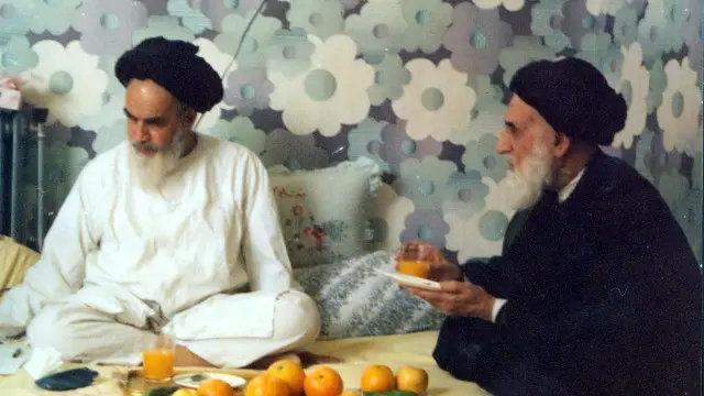 نفوذ خمینی به دلیل نفوذ سنتی است که از آن برآمده بود، اما به نظر می‌رسد که اهمیت او به دلیل "چرخش بنیان‌افکنی" است که از همین سنت کرد. رویارویی‌های نمادین شریعتی-خمینی، شریعتمداری-خمینی و منتظری-خمینی هم در همین چارچوب قابل فهم‌تر است