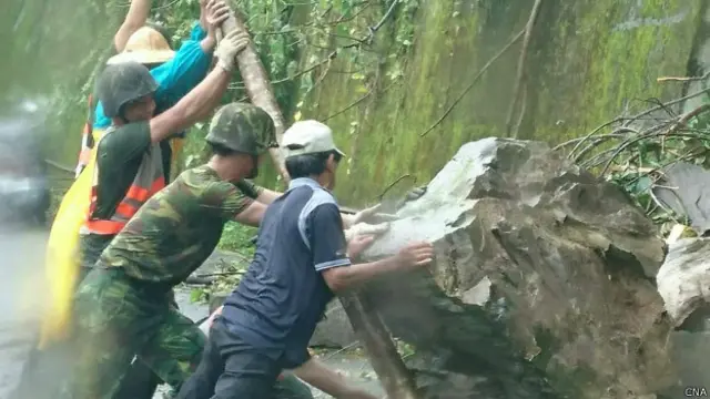 台灣軍民合作搬開擋路的巨石
