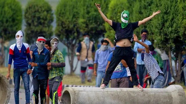 کشمیر کے نوجوان انڈیا پر ذرہ برابر اعتماد کرنے کے لیے تیار نظر نہیں آ رہے ہیں