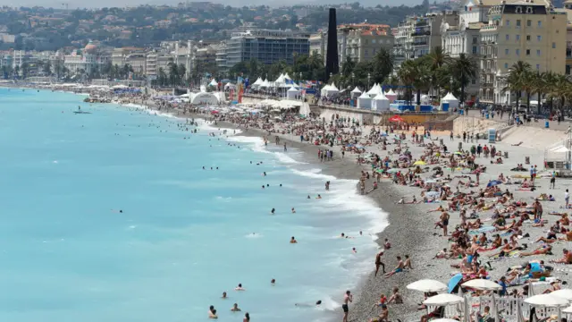 袭击惨案发生在法国著名旅游胜地尼斯。