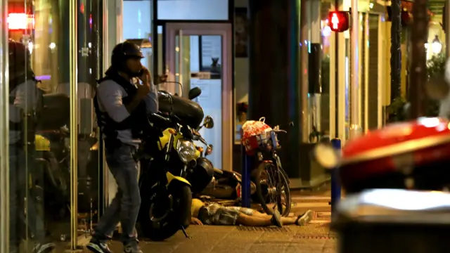 نیس میں آزادی کے جشن کے موقع آتش بازی کا مظاہرے دیکھنے والوں پر ٹرک حملے کے عینی شاہدین کا کہنا ہے کہ وہ آتش بازی سے محظوظ ہو رہے تھے کہ اچانک افراتفری مچ گئی۔