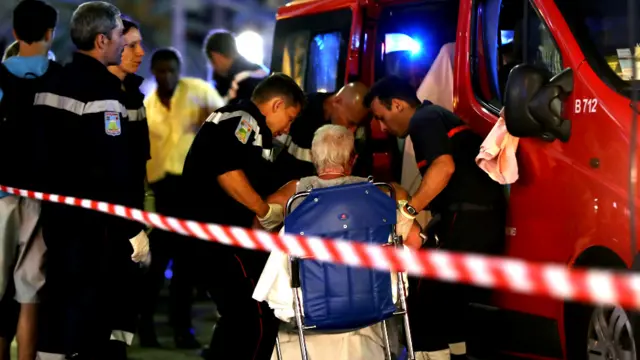 حکام کے مطابق اس حملے میں تقریبا 50 افراد زخمی بھی ہوئے ہیں جس میں سے 18 کی حالات تشویش ناک بتائی جارہی ہے۔  