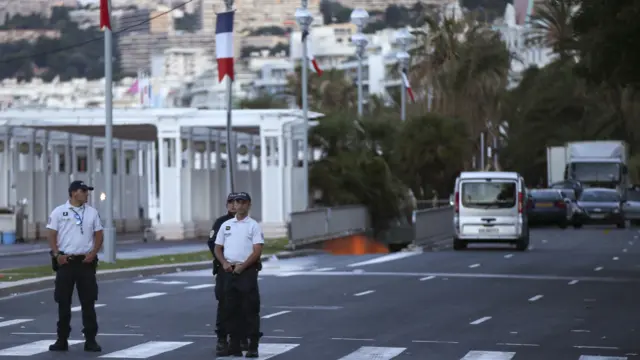 Мер Ніцци Крістіан Естрозі назвав атаку найгіршою трагедією за всю історію міста.