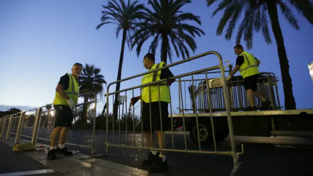 Надзвичайний стан у країні, який впровадили після минулорічних нападів у Парижі, продовжили ще на три місяці.