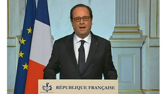 Tổng thống Francois Hollande gọi đây là "vụ tấn công khủng bố".