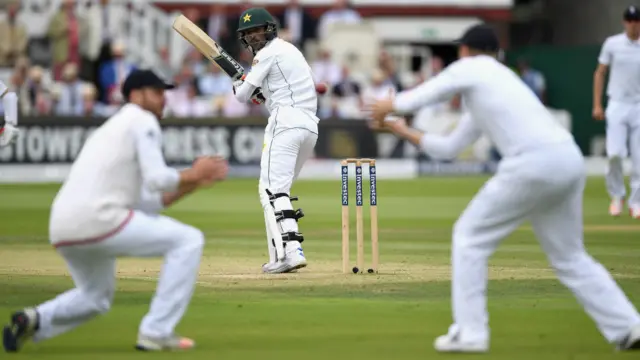 محمد عامر آؤٹ ہونےوالے آخری پاکستانی کھلاڑی تھے۔ انھوں نے 12 رنز بنائے۔