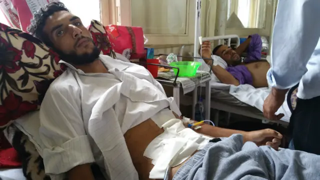  اکثر زخمیوں کو خدشہ ہے کہ پولیس انھیں ہپستال سے فارغ ہونے کے بعد ہراساں کرے گی۔ وہ اپنی شناخت ظاہر نہیں کرتے۔ گولی کا زخم جھیل رہے 20 سالہ نوجوان نے بتایا: ’ہم نے بے شک پتھراؤ کیا، لیکن انھوں نے سیدھے فائرنگ کی۔ ایمبولینس میں مجھے منتقل کیا گیا تو کئی جگہ فورسز نے دھاوا بولا، ہم سب کو پیٹا گیا‘