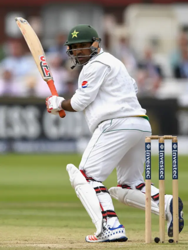 سرفراز احمد نے جارحانہ انداز میں اننگز کا آغاز کیا