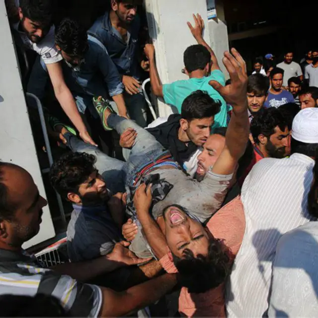 زخمیوں کو ہسپتال پہنچانا بھی خطرناک بن گیا ہے۔ راستے میں ایمبولینس گاڑیوں پر فورسز ٹوٹ پڑتی ہیں۔ انتظامیہ نے ایسے 500 حملوں کی تصدیق کی ہے