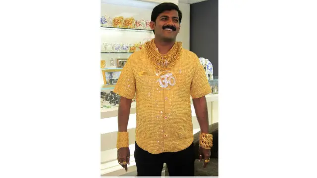 دتّہ پھوگے اکثر سونے کی انگوٹھیاں، ہار اور کڑے پہنتے تھے