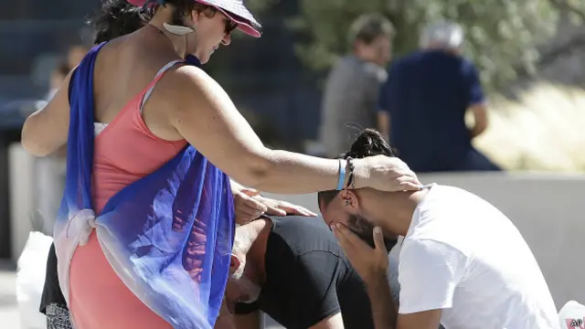 法國宣佈為在尼斯恐襲事件中的死難者舉行三天的全國哀悼