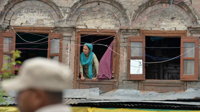  حکومتی فورسز کی جانب سے عوام کو گھروں میں رہنے کا حکم جاری کیا تھا