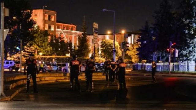 قوات الأمن تقوم بحراسة مقر قيادة الجيش في أنقرة