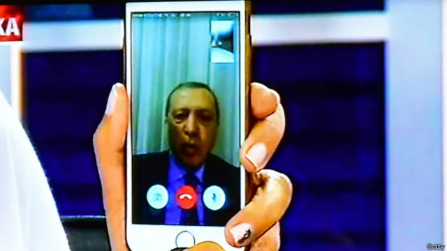 埃尔多安通过网络视频呼吁民众走上街头反抗政变企图