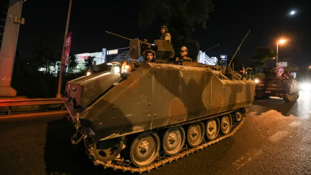 танки на вулицях туреччини
