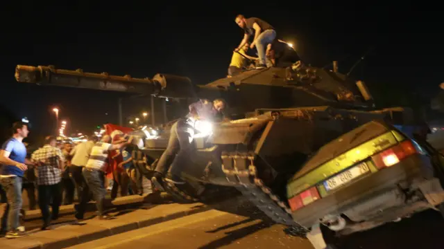 روئٹرز کے مطابق وزیر انصاف کا کہنا ہے کہ حکومت کا تختہ الٹنے کی کوشش کرنے کے حوالے سے اب تک 336 افراد کو حراست میں لیا گیا ہے۔