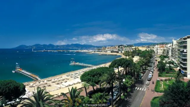 La Croisette là nơi có các sự kiện 12 ngày của giới tài tử điện ảnh.