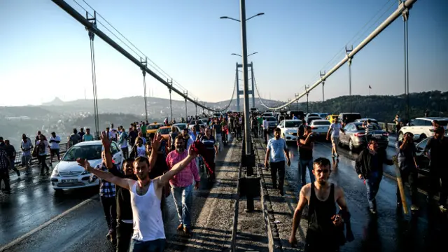 پل روی تنگه بسفر دیشب صحنه یکی از شدیدترین درگیری‌ها بود