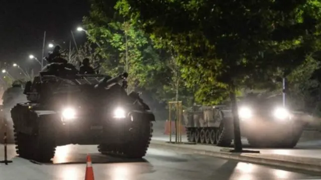 وظهر بيان على التلفزيون الرسمي  التركي يقول إن "مجلس سلام" يدير البلاد الآن وأعلن فرض حظر التجول والأحكام العرفية.


