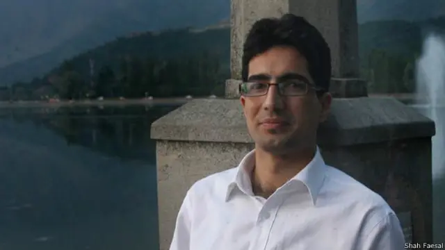 شاہ فیصل انڈین سول سروسز کے ٹاپر رہے ہیں اور فی الحال وہ سرینگر میں محکمہ تعلیم کے سربراہ ہیں