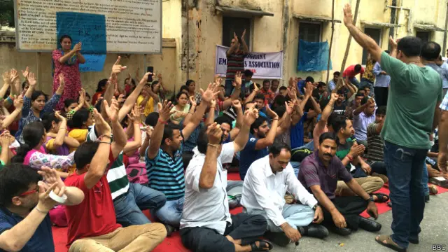 अपनी मांगों को लेकर प्रदर्शन करते कश्मीरी पंडित (फ़ोइल फ़ोटो)