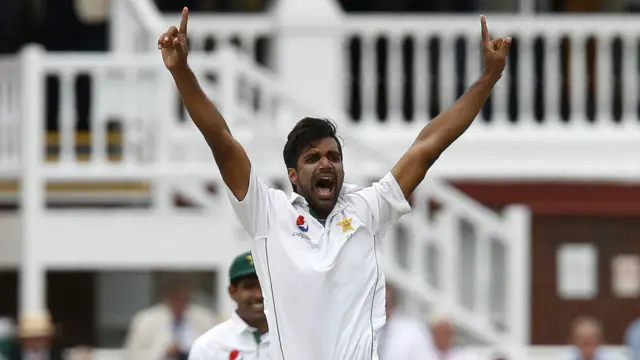 راحت علی نے تین کھلاڑیوں کو آؤٹ کیا۔