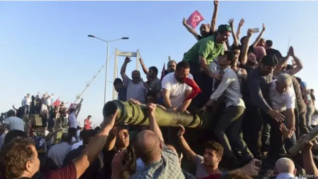 英国外交部表示，土耳其的形势“似乎开始平静”。