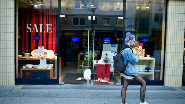 أصدرت شرطة إحدى مقاطعات ولاية فلوريدا إرشادات تتبع أثناء لعب بوكيمون جو من بينهاعدم الانشغال باللعبة أثناء القيادة أو التزلج