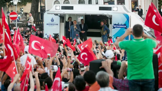 رهبر وقت جمهوری اسلامی هم حمله ارتش صدام به ایران در سال ۱۳۵۹ را «نعمت الهی» توصیف کرد. و به راستی هم این جنگ اهرم‌ها و محمل‌های مناسبی در اختیار حکومت بعد از انقلاب گذاشت که طرح‌های خود برای حذف مخالفان و انحصاری‌سازی حکومت و تغلیظ مولفه‌های ایدئولوژیک در آن را به راحتی و سهولت بیشتری به اجرا بگذارد.