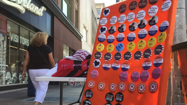 周日（7月17日）剛剛出爐的最新民調顯示，特朗普與希拉里的民調仍然接近。