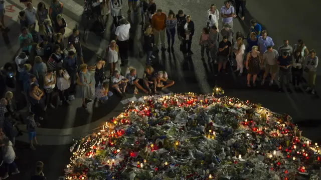 لا يزال كثيرون ينتظرون التعرف على تحديد هويات أحباء لهم قتلوا في هجوم نيس.