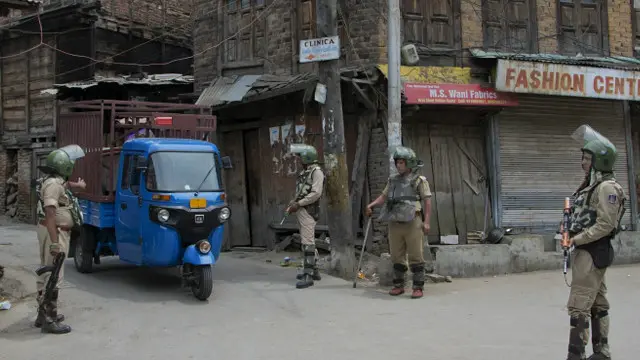 له مرکزه کشمیر ته ۲۰۰۰ تازه دمي ځواکونه استول شوي، چې تېره اونۍ هم هلته ۲۸۰۰ ځواکونه لېږل شوي وو.