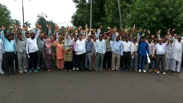 گئو ماتا‘ کی حفاظت کا بیڑا اٹھانے والے کچھ نوجوانوں نے سات دلتوں کو زد و کوب کیا تو ان کے وہم و گمان میں بھی نہ ہوگا کہ ان کی بے آواز لاٹھیوں کی گونج پورے ملک میں سنائی دے گی