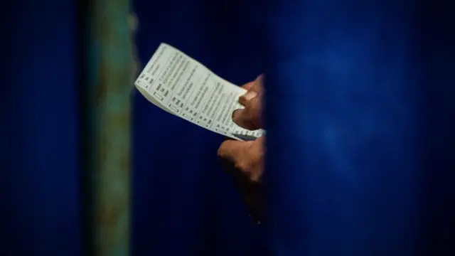 Деякі депутати хочуть виборів голів обласних державних адміністрацій, яких зараз призначає президент 