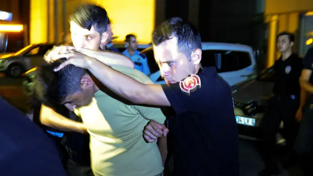 ناکام فوجی بغاوت کے بعد پولیس کے خصوصی دستے کے 1800 ارکان کو استنبول میں تعینات کر دیا ہے