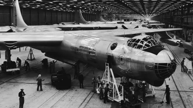 بحث المسؤولون عن السلاح الجوي الأمريكي تعديل قاذفات القنابل من طراز "بي 36" لتُزَود بوحدة للطاقة النووية