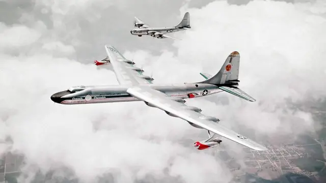 نفذت قاذفة القنابل المعدلة هذه، والتي حملت اسم "إن بي 36 إتش"، عشرات الطلعات لكنها لم تستخدم المحرك النووي المزودة به لتوليد الطاقة قط خلال التحليق