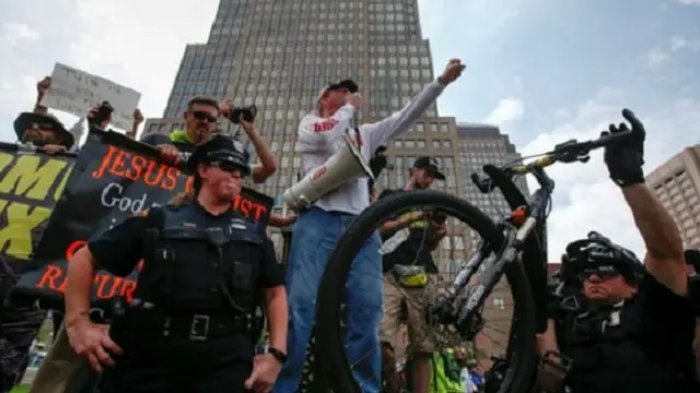 نُشر الآلاف من قوات الشرطة للحفاظ على الأمن في كليفلاند أثناء مؤتمر الحزب الجمهوري بالمدينة