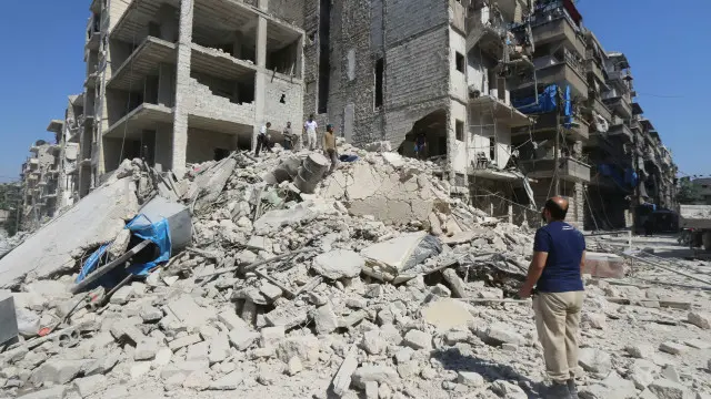 منازل كثيرة تضررت بسبب القصف الذي تتعرض له حلب