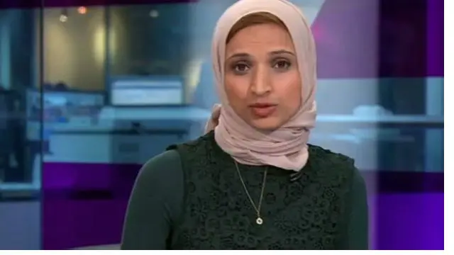 اس پروگرام کے ایڈیٹر بین ڈی پیئر کا کہنا تھا کہ فاطمہ منجی کو ’مذہبی امتیاز‘ کا نشانہ بنایا گیا ہے