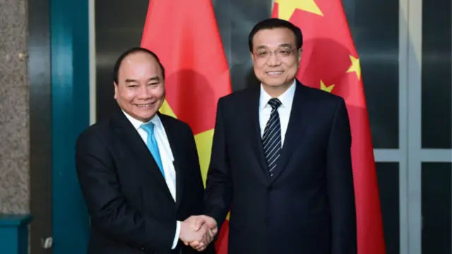 越南政府发布声明说，越南总理阮春福在会晤中国总理李克强时说不同意中国就南海问题国际仲裁的立场。