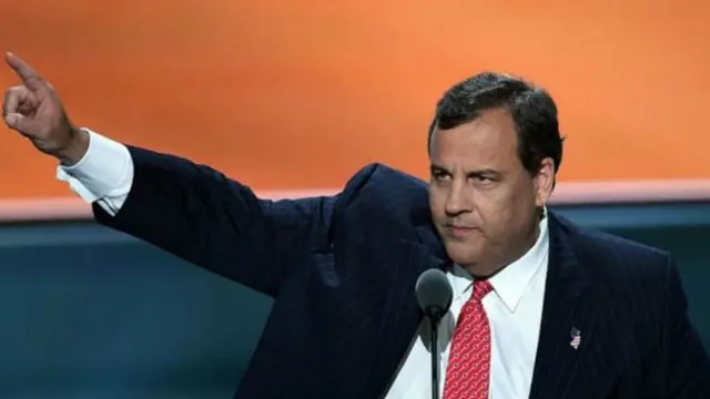 كريس كريستي حاكم ولاية نيوجيرسي عقد محاكمة صورية لهيلاري كلينتون