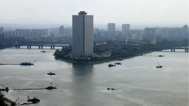韩国官员表示,朝鲜电台重启了冷战时期对韩国播放的神秘暗号广播,不知是否意在“唤醒”长期潜伏在韩的间谍。