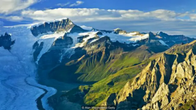 克勞斯從 17,000 英尺的高山上接送登山者（圖片來源：Alan Majchrowicz/Getty)
