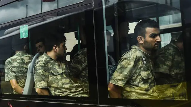 یکی از ابتداییترین اصول حقوقی که در تمامی رژیمهای کیفری مطرح است؛ اصل «عطف به ماسبق نشدن قوانین جزایی» است؛ به این معنا که متهمان پیشین را نمیتوان بر اساس قوانین جزایی جدید یا مجازاتهای سختتر محاکمه و محکوم کرد.